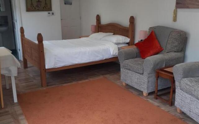 Railway Retreat No4 Comberton Terrace