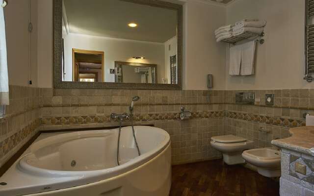 Hotel Tritone