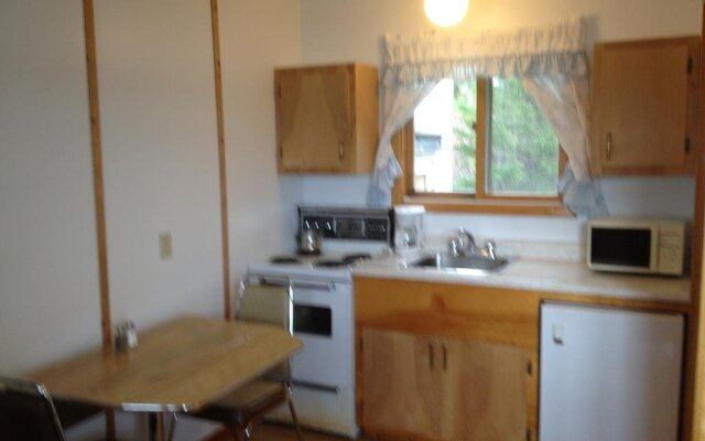 Sea Breeze Cottages & Motel