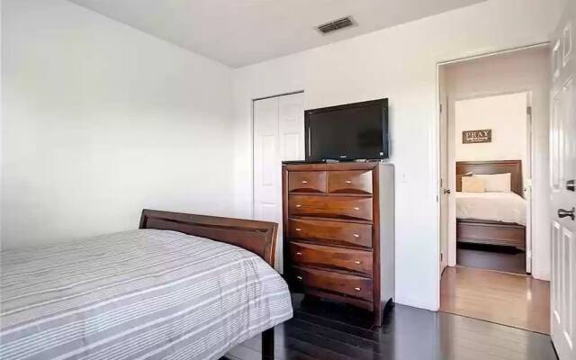 Windwood Villa 4 Bedroom Home by RedAwning