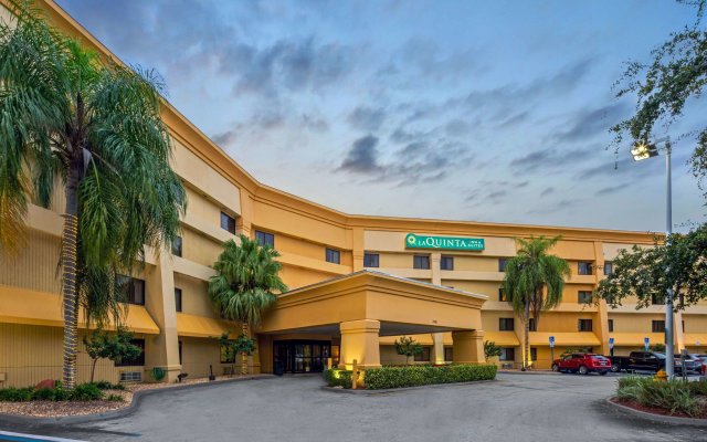 La Quinta Inn & Suites by Wyndham Miami Airport East