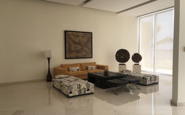 Peninsula Cancun Beachfront