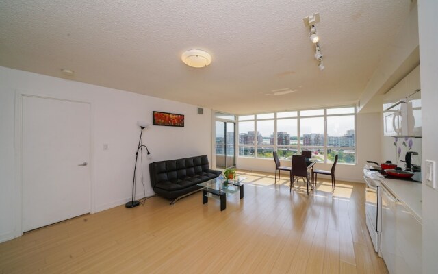 Spacious 2 Br condo by CN Tower