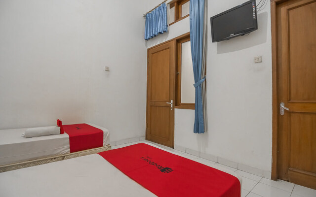 Reddoorz Near Setrasari Mall