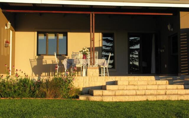 Giant's View Village