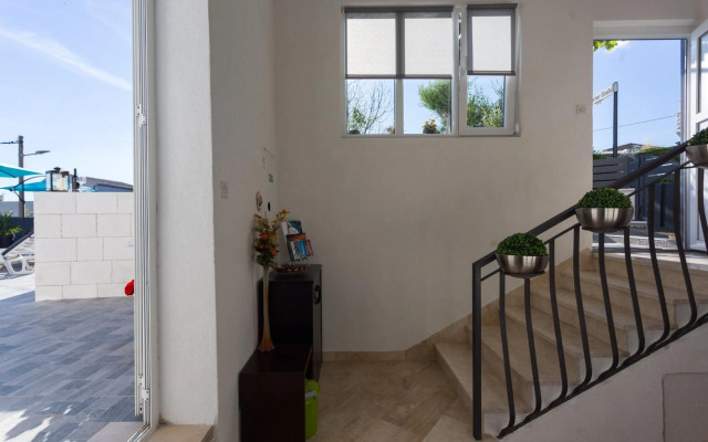 Apartments Lidija - see view with private hot tub and split level apartment with garden