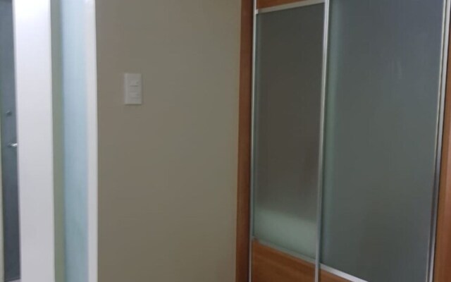 OYO 215 Sunshine City Suites