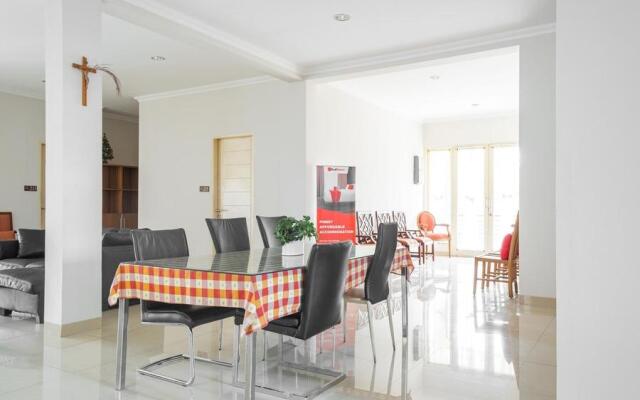 RedDoorz near Siloam Karawaci 3