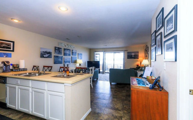 Pool Days & Water Fun Await: Lake Ozark Escape!