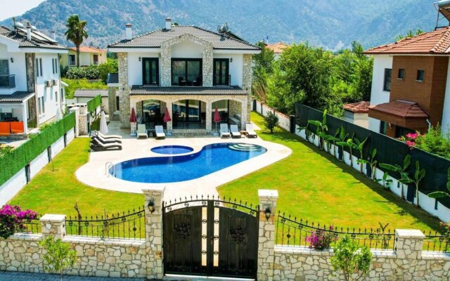 Remarkable Private 4-bed Villa in Dalyan With Pool