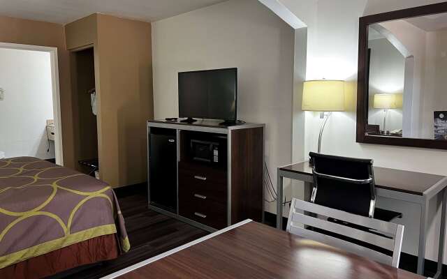 Super 8 by Wyndham Slidell