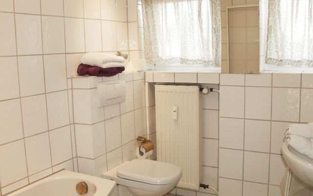 Tolstov-Hotels Generous 3 Room Apartment