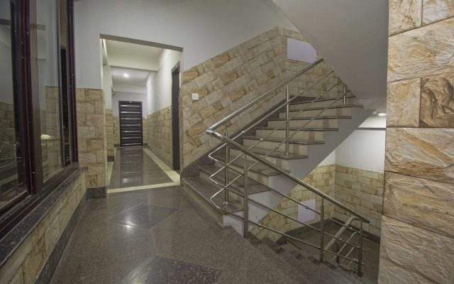 OYO 25007 Hotel Royal Garden