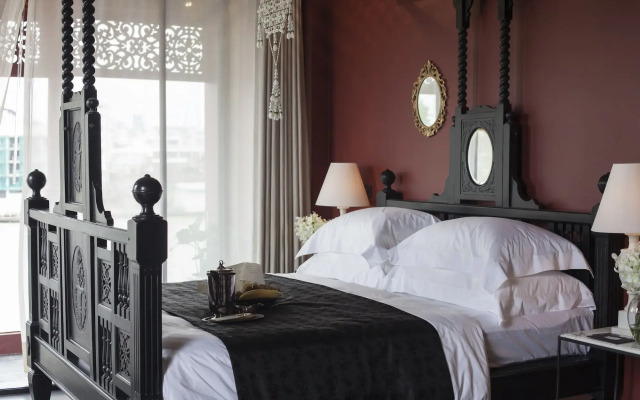 Amdaeng Bangkok Riverside Hotel
