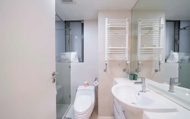 Tyms Stylish 3BR 2BA Apt Xujiahui Metro