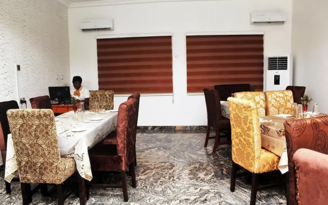 C'ron Hotels And Suites