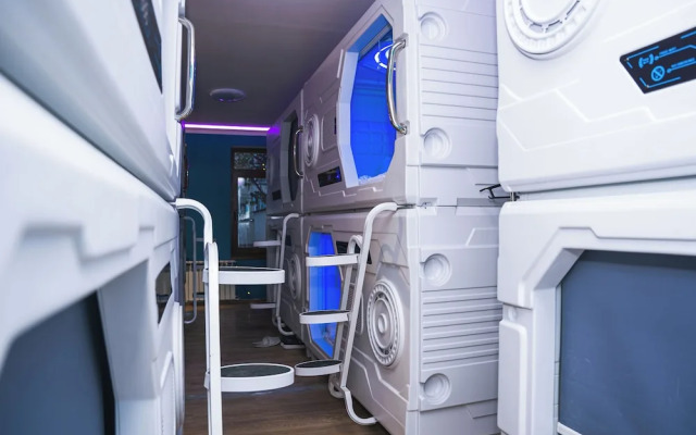 Capsula hotel