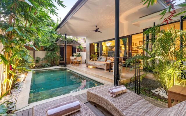 Villa Lora by Villa Finder