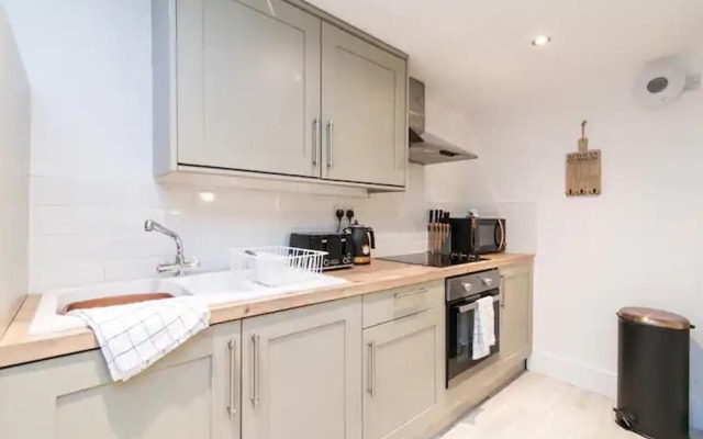 Hidden Hot Tub Retreat Apartment in Nottingham