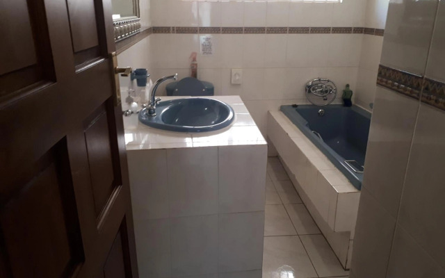 Hoyohoyo Chartwell Lodge