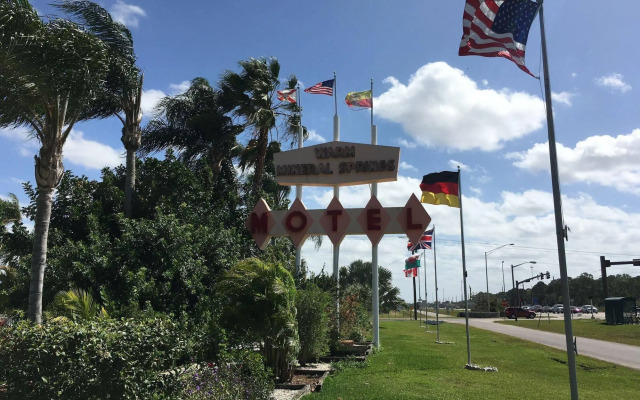 Warm Mineral Springs Motel