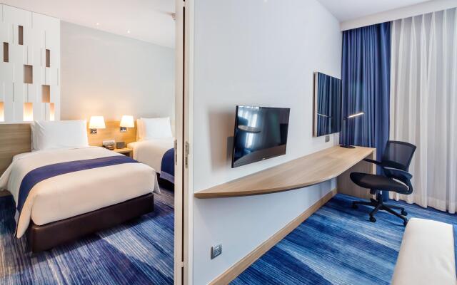 Holiday Inn Express Bangkok Soi Soonvijai by IHG