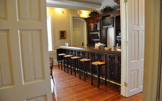 New Orleans Courtyard Hotel and Suites by the French Quarter