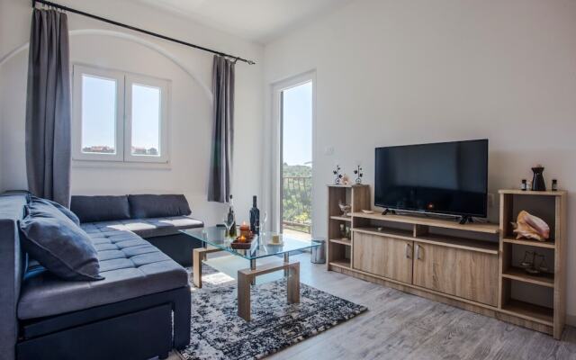 Sea View Apartments Pink & Floyd