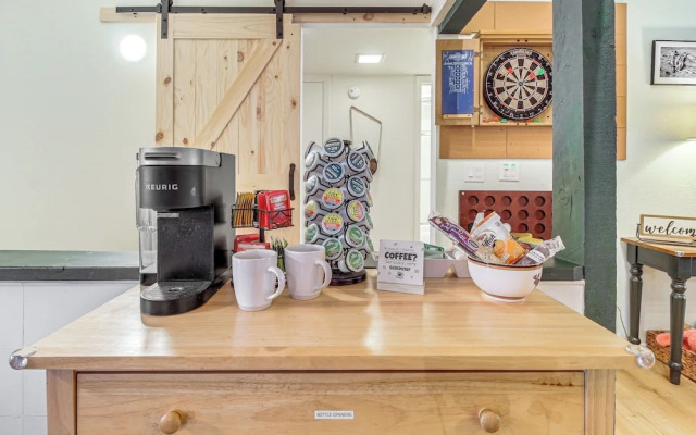 Hike & Golf: Family Home w/ Balcony in Pinetop!