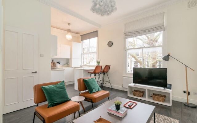 Modern 2BR Home in West London!