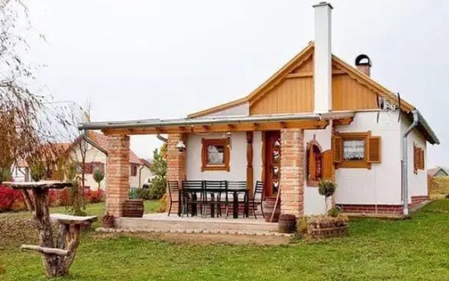 Patohill Vineyard Village