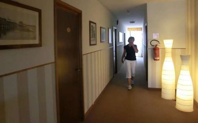 Hotel Carol