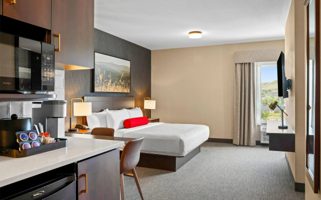 Ramada by Wyndham Drumheller Hotel & Suites