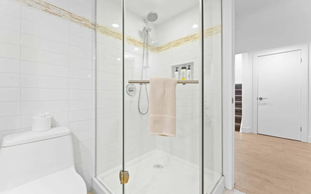 Specious Fully Private Studio apt With Laundry