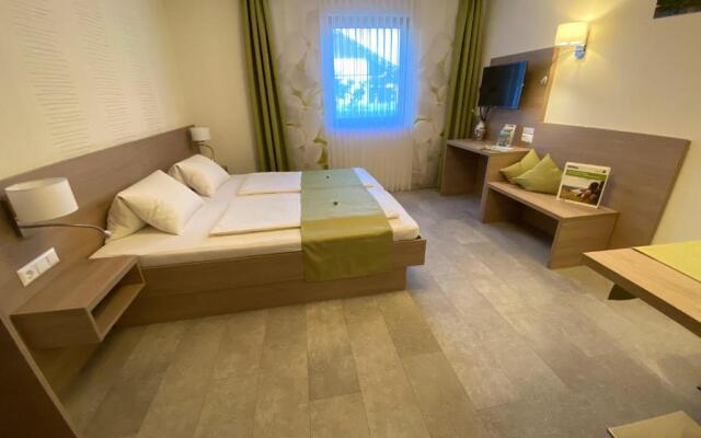 Privatzimmer & Ferienwohnungen Leeb