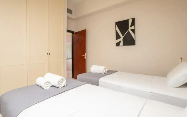 The White Marble Luxury City Apt