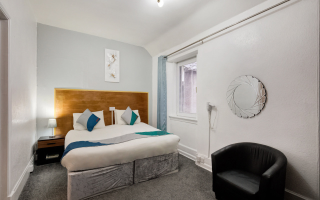 OYO Eastbank Hotel