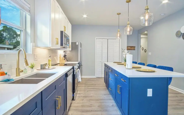 Lovely & Charming 4br/2.5ba Near Downtown's Prime