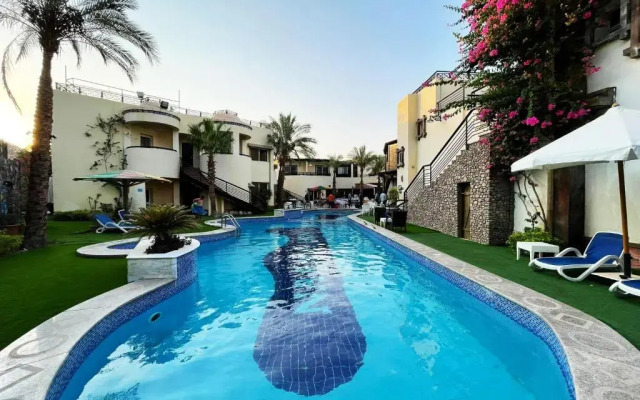 Naama Inn