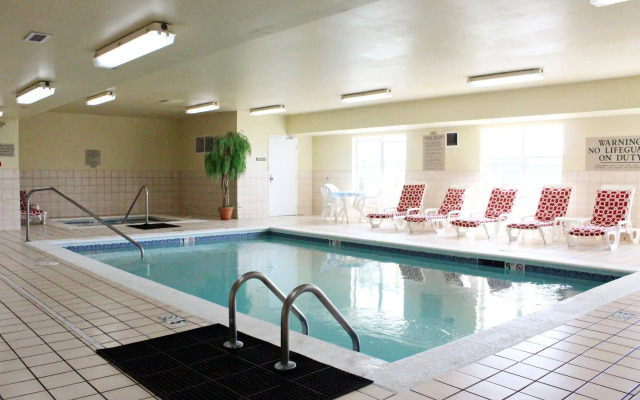 Quality Inn & Suites Cincinnati Sharonville