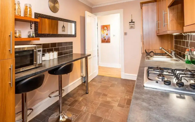 Modern Aberdeen City Apartment Free Parking