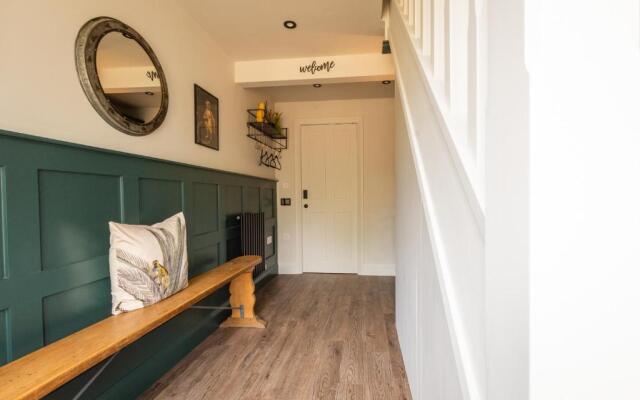 Stylish one bedroom Cotswold Coach House Tetbury
