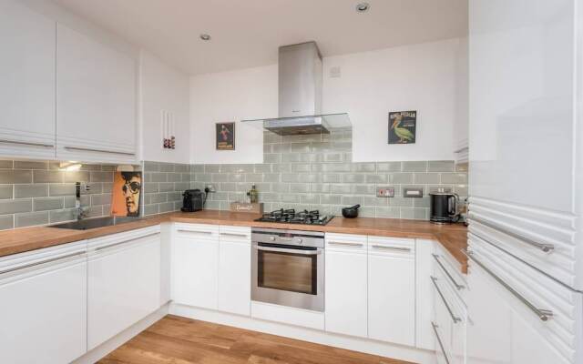 Ultra Stylish 2 Bed/2 Bath with Balcony & Parking