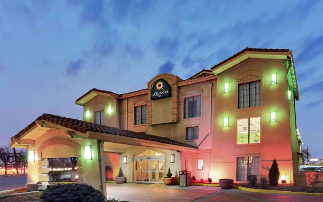 La Quinta Inn by Wyndham Chicago O'Hare Airport