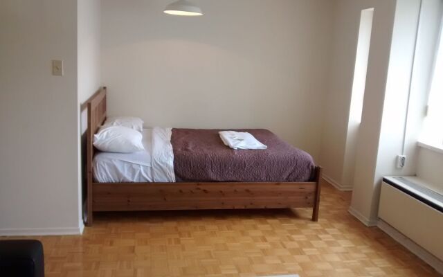 Toronto Furnished Living - Gerard St. E