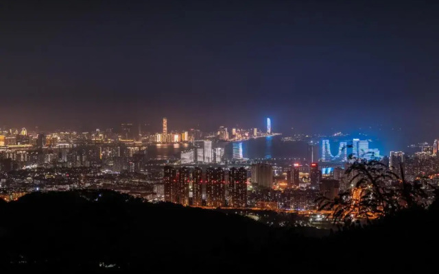 W Xiamen
