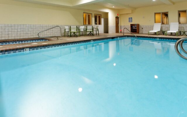 Holiday Inn Express & Suites Canyonville