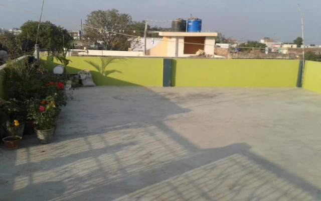 Ishan Paying Guest House