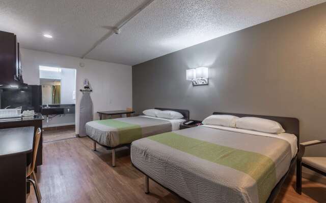 Studio 6 Bryan, TX - University Area