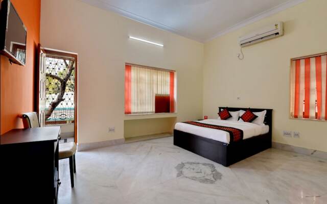 OYO 12210 Comfort N Cozy